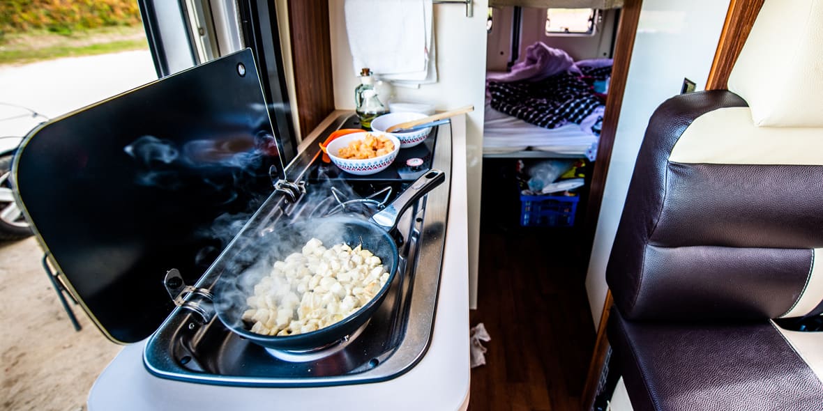 5 ustensiles de cuisine indispensables pour cuisiner en camping-car