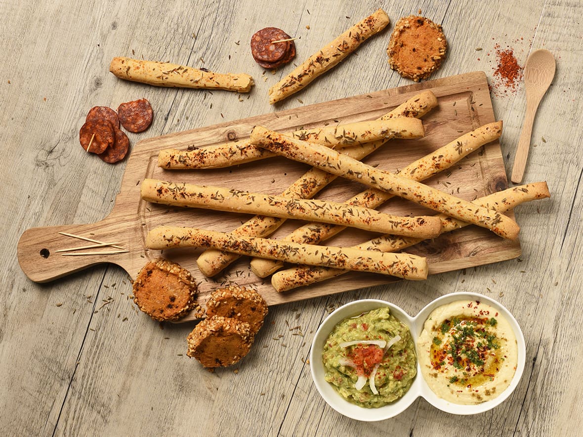 Pain gressins aux épices et Piment d'Espelette.*ATTR