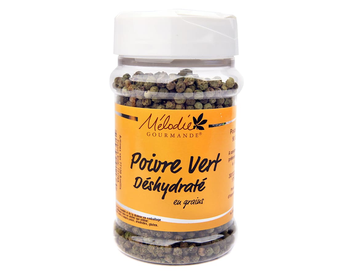 Poivre vert déshydraté en grains.*ATTR