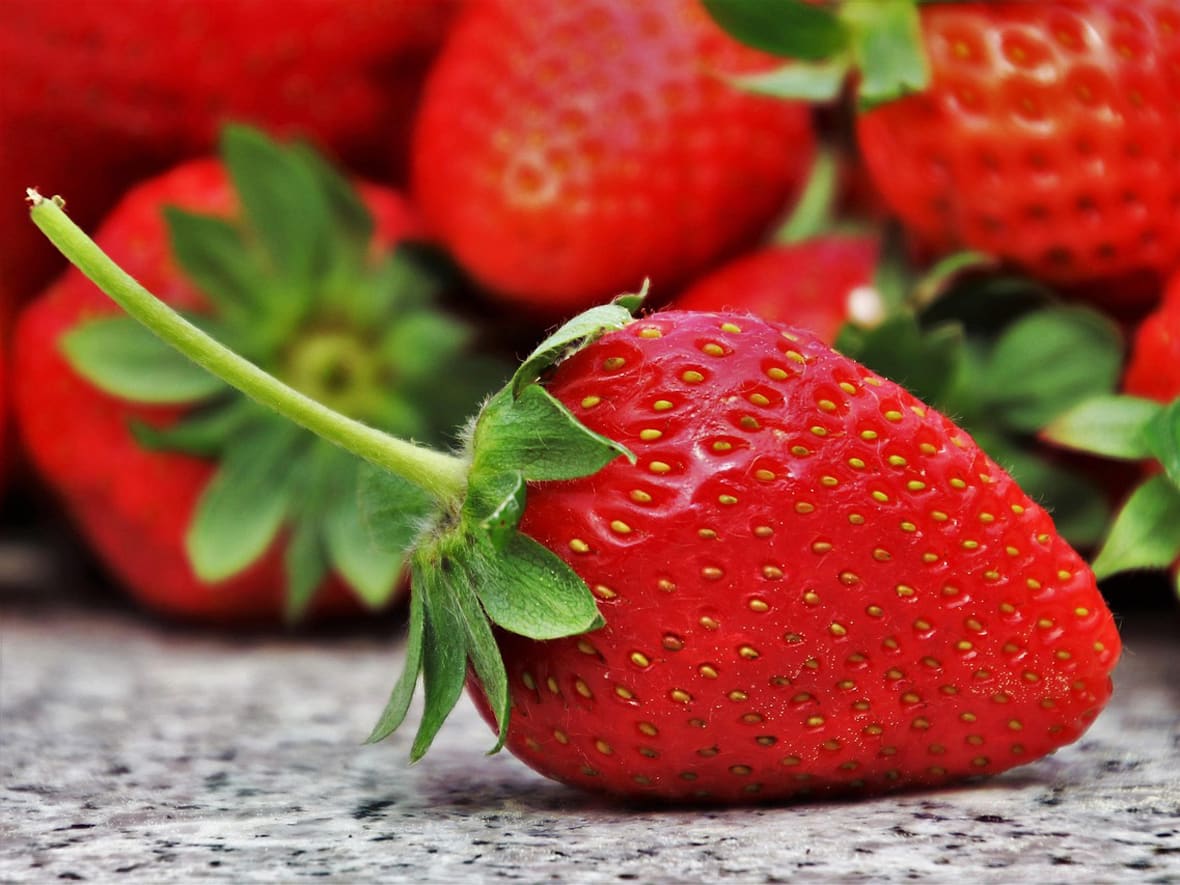 La fraise, fruit de saison.*ATTR