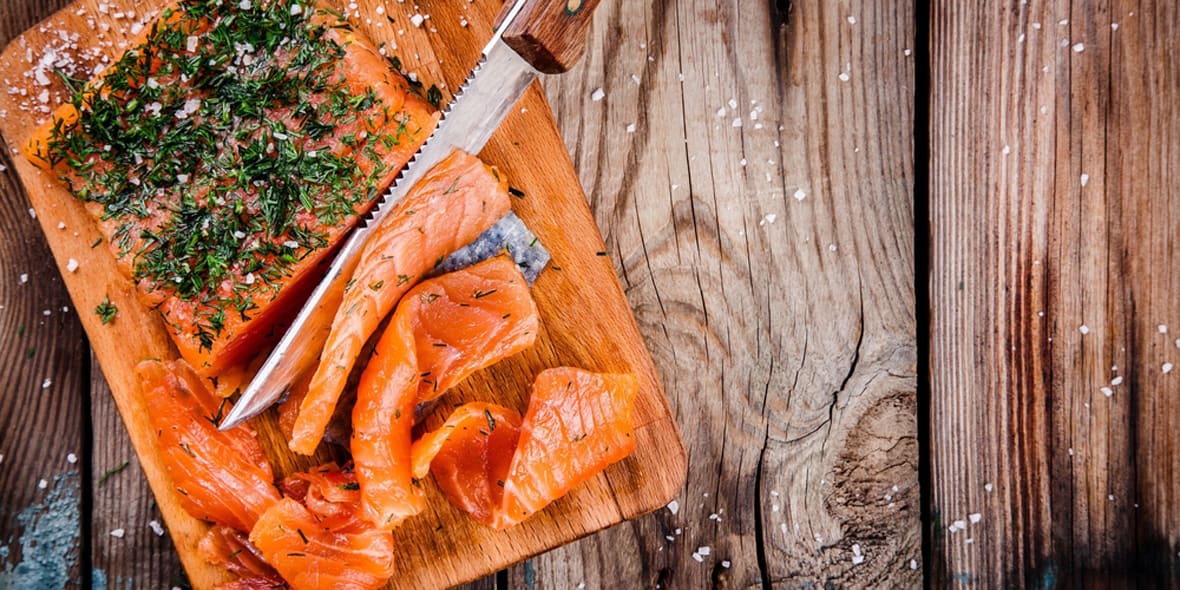 La cuisine nordique, fondez pour le saumon gravlax fumé