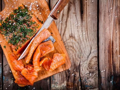 La cuisine nordique, fondez pour le saumon gravlax fumé