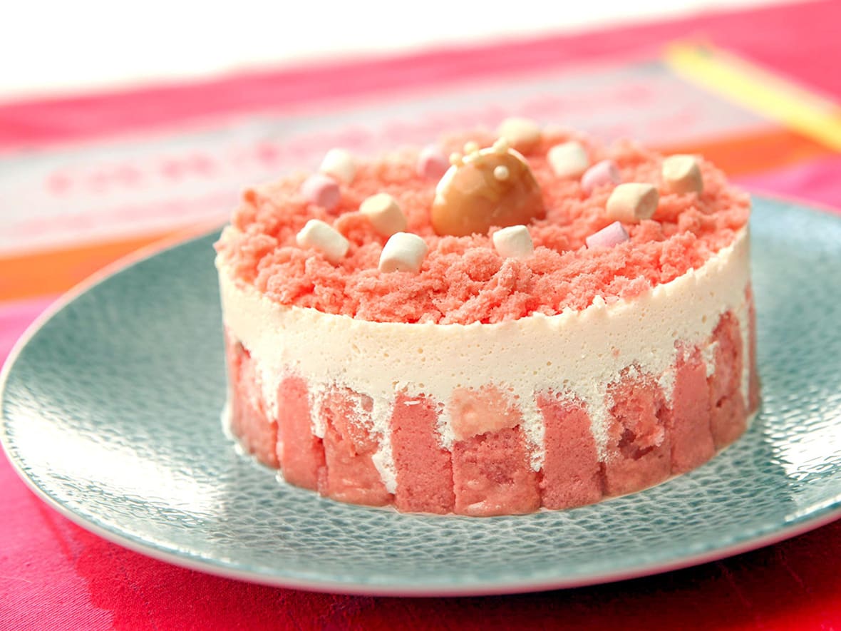 Charlotte aux litchis et biscuits roses de Reims.*ATTR