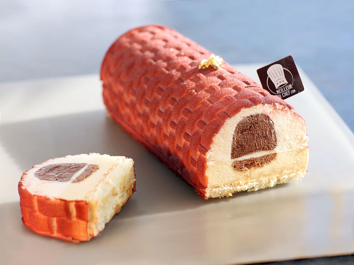 Bûche de Noël exotique coco chocolat, finition velours.*ATTR