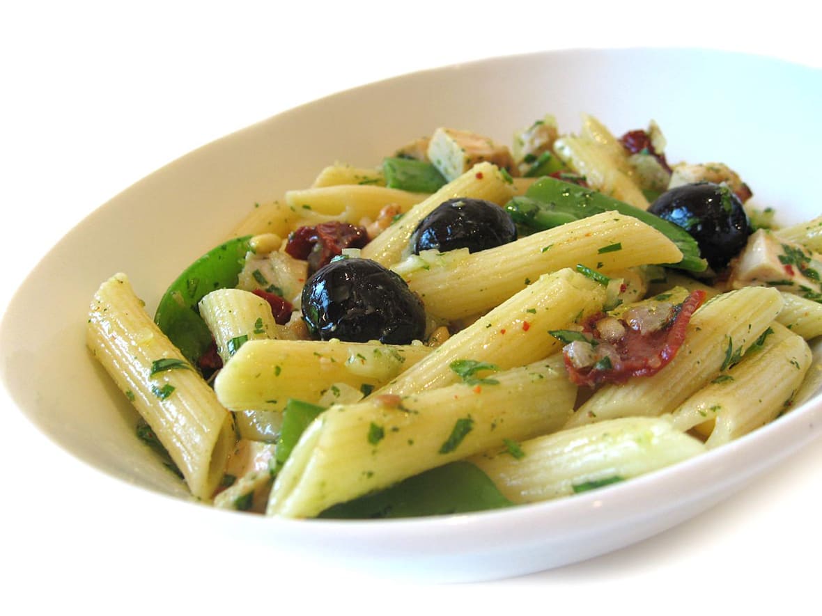 Salade de pâtes au pesto.*ATTR