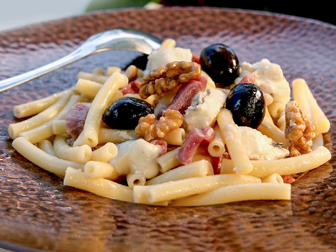 Salade de macaroni au gorgonzola.*ATTR