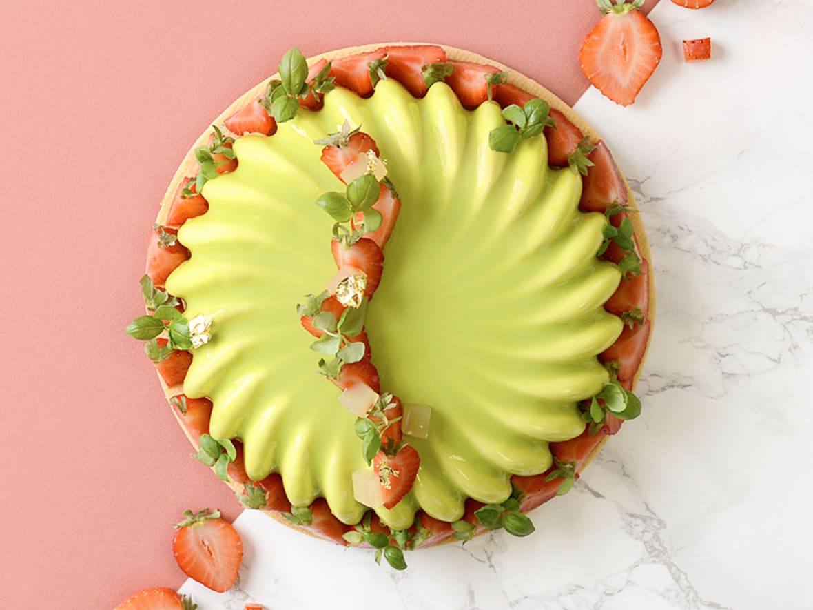 Tarte Zéphyr, fraise, basilic et citron vert.*ATTR