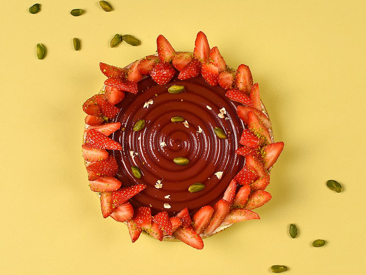 Tarte fraises, vanille et pistache.*ATTR