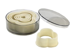 Set of 8 Plain Pastry Cutters - Clover