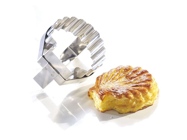 Stainless Steel Cookie Cutter - Seashell with Handle - Matfer