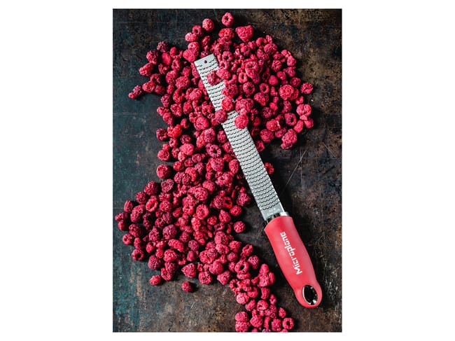 Microplane® Classic Zester Grater - Pomegranate red - Microplane