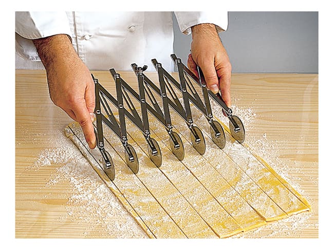 Stainless Steel Expandable Dough Cutter - 7 straight blades - Martellato