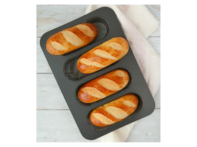 Plaque perforée 4 pains hot-dog - ou pains au lait - 34 x 23 cm - Patisse