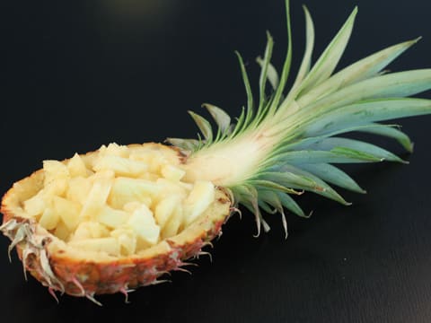 Préparer un ananas en surprise - 10