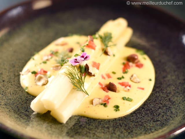 Asperges blanches, sauce Hollandaise