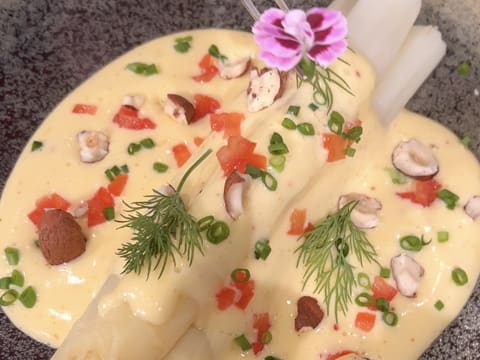 Asperges blanches, sauce Hollandaise - 40