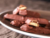 Barre chocolatée, biscuitée au caramel fondant