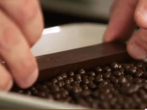 Barre tout chocolat au cœur de cerises noires au piment d'Espelette - 32