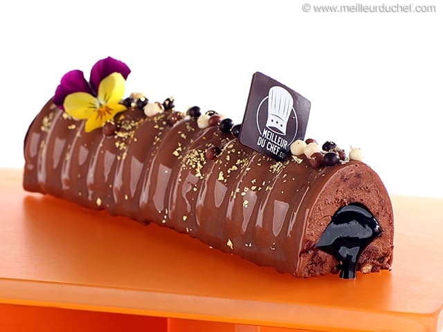 Bûche de Noël au chocolat et son cœur coulant