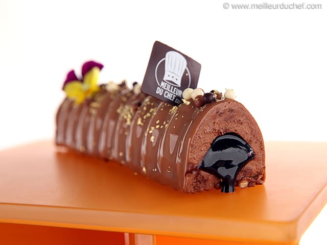 Bûche de Noël au chocolat et son cœur coulant