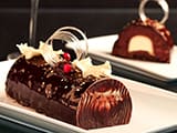 B&ucirc;che de No&euml;l au chocolat au cur de cr&egrave;me br&ucirc;l&eacute;e
