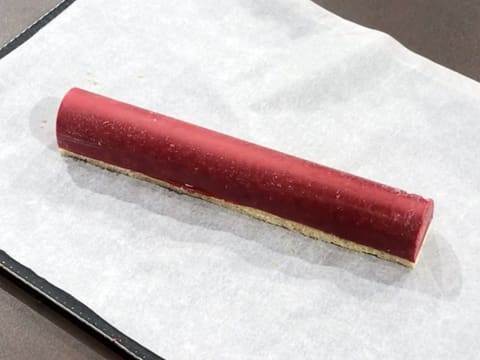 Obtention de l'insert framboise sur la feuille de papier sufurisé