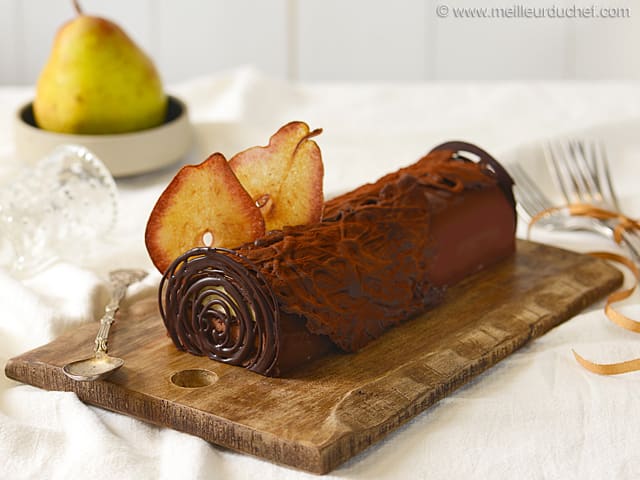 Bûche de Noël mousse au Chocolat et poire