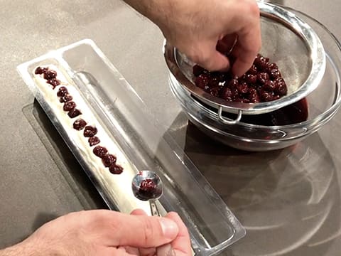 Bûche de Noël façon forêt noire (sans farine) - 18