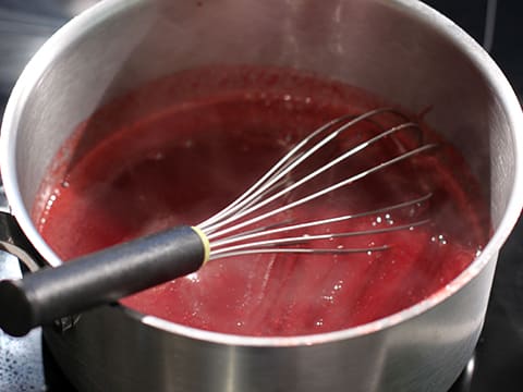 Bûche de Noël au chocolat et son insert framboise - 27