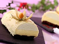 Bûche de Noël passion, poire, chocolat blanc