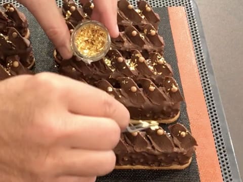 Bûchette de Noël au chocolat, cœur caramel beurre salé - 90