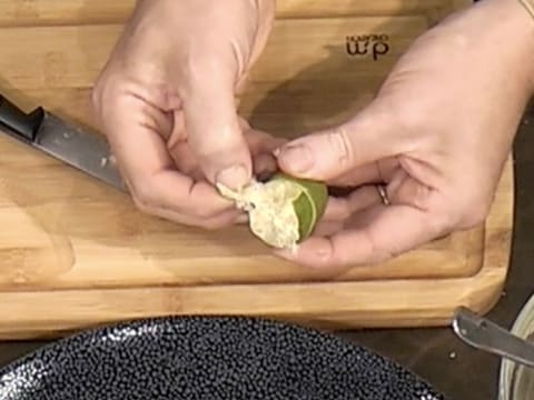 Carpaccio de coquilles Saint-Jacques, citron caviar et fleur de yucca - 23