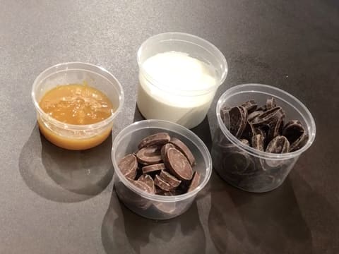 Tous les ingrédients pour la réalisation de la fondue chocolat et fruit de la passion