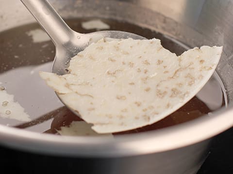 Clarifier un bouillon - 4