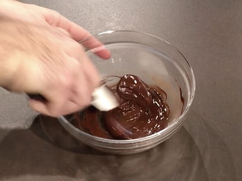 Mélange du chocolat fondu