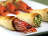 Cornet feuillet&eacute; aux crevettes et guacamole