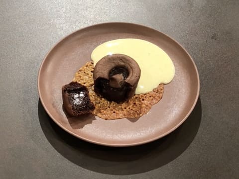 Coulant au chocolat, crème anglaise, tuiles dentelle - 54