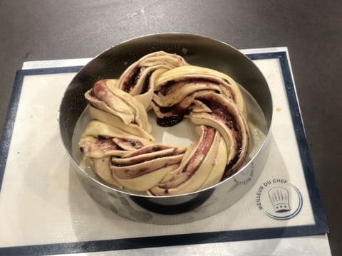 Couronne feuilletée amandes et cerises noires - 101