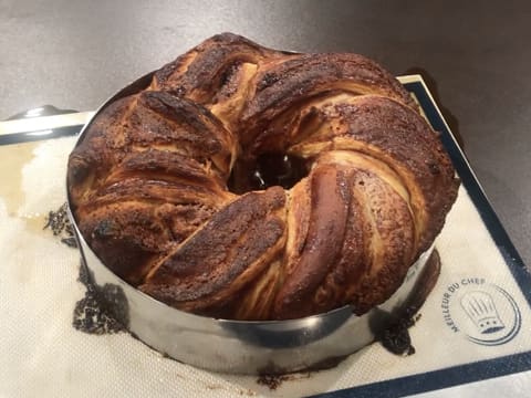 Couronne feuilletée amandes et cerises noires - 107