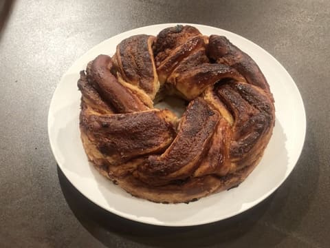 Couronne feuilletée amandes et cerises noires - 110