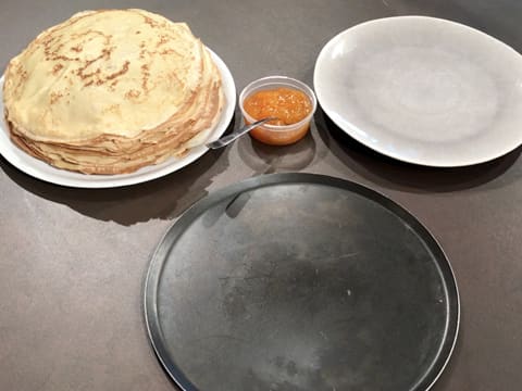 Tous les éléments nécessaires pour la finition des crêpes