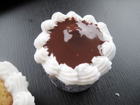 Cupcakes vanille, glaçage au chocolat - 25