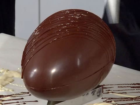 Déclinaison de décors sur œufs de Pâques en chocolat - 17