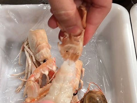 Décortiquer à cru des langoustines - 12