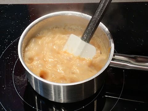 Dessert de Pâques Vanille et son cœur fondant au caramel salé - 12