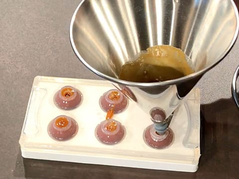 Dessert de Pâques Vanille et son cœur fondant au caramel salé - 17