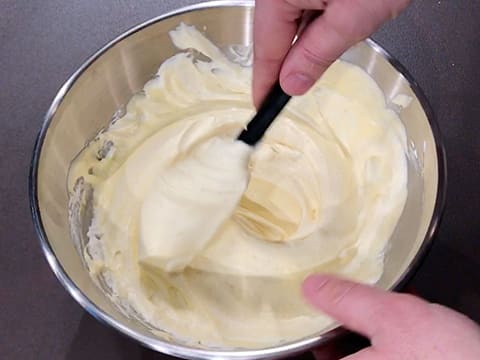 Dessert de Pâques Vanille et son cœur fondant au caramel salé - 40