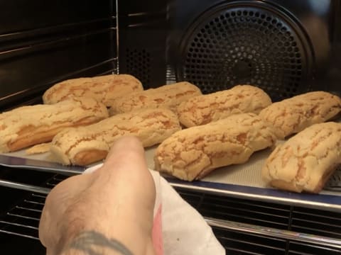 Éclairs dans le four