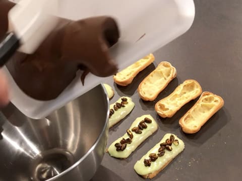 Éclair pistache/chocolat - 65