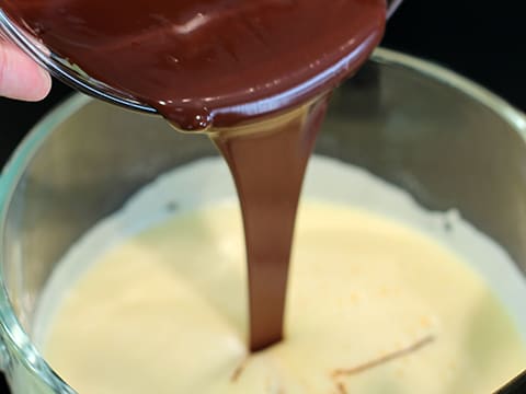 Entremets de Noël chocolat framboise sur brownie - 45